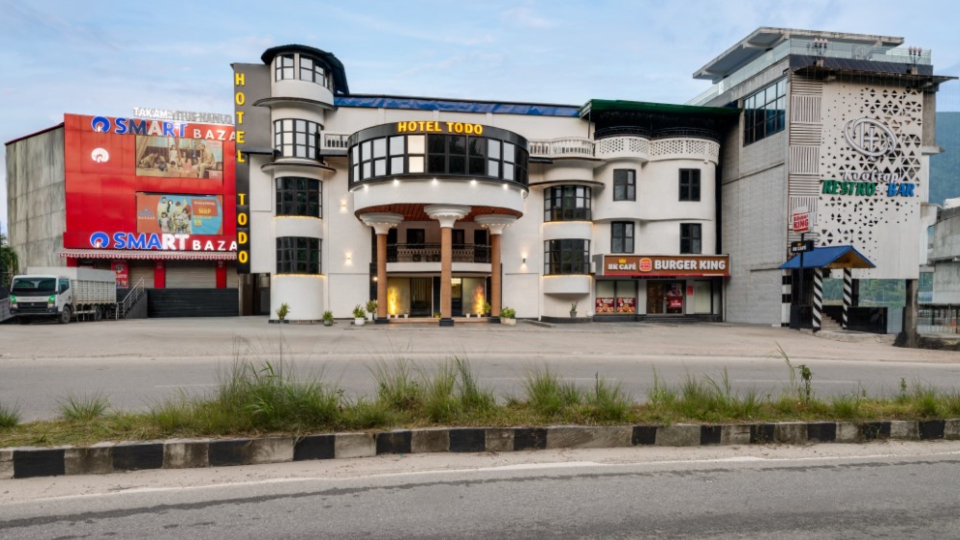 Hotel Todo International Slider 1